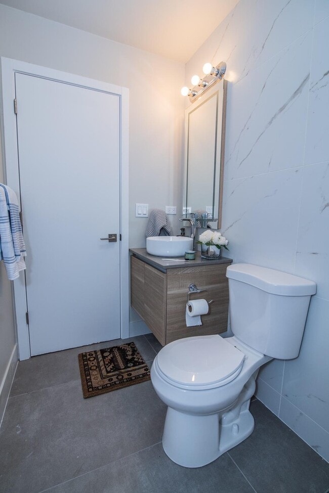 Photo - 1666 W Pratt Blvd Unit 310