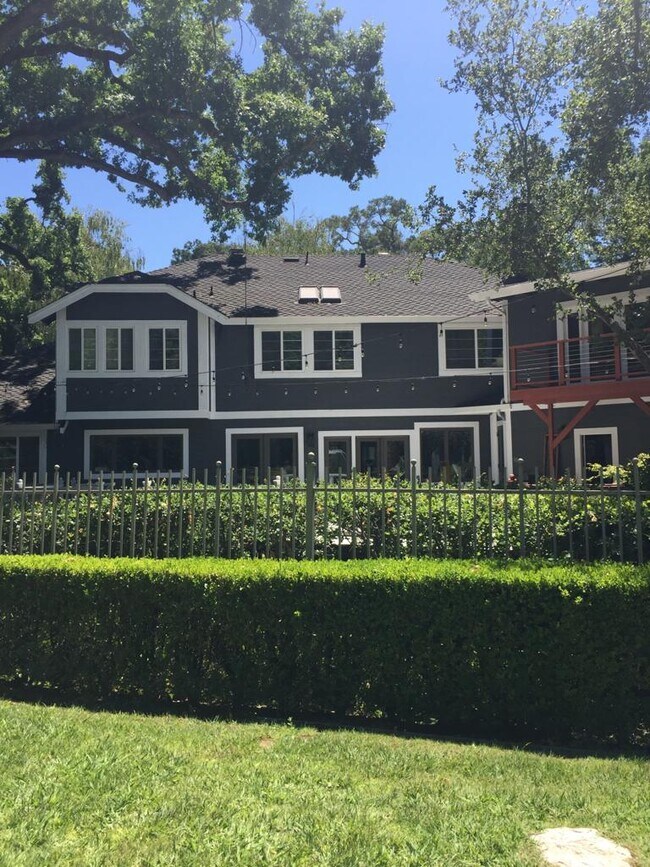 Photo - 10 Roxbury Ct Unit A