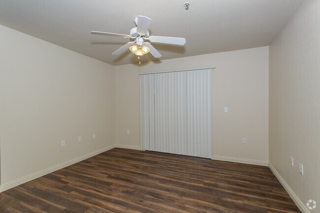 3BR, 2BA 1,078 SF