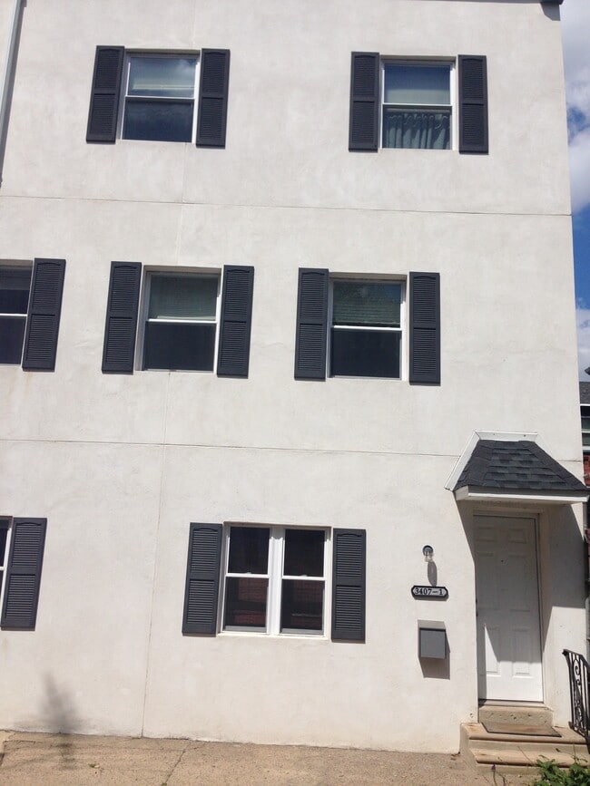 Outside - 3407 Race St Unit #1