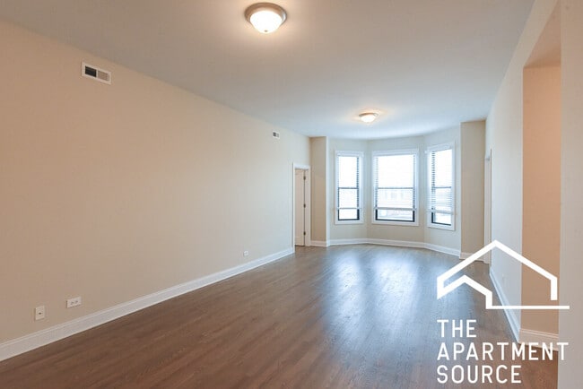 Building Photo - 3407 W Fullerton Ave Unit 2C