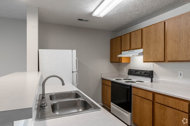 1 Br, 1 Ba - 811 SF - 2nd Floor - Golf Pointe