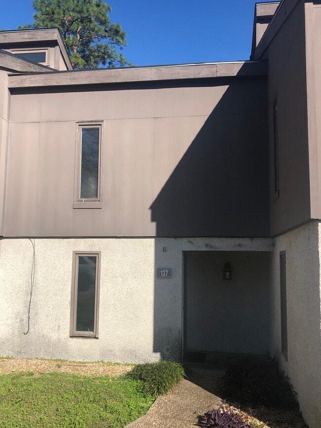 Building Photo - 137 Valley Rd Rental