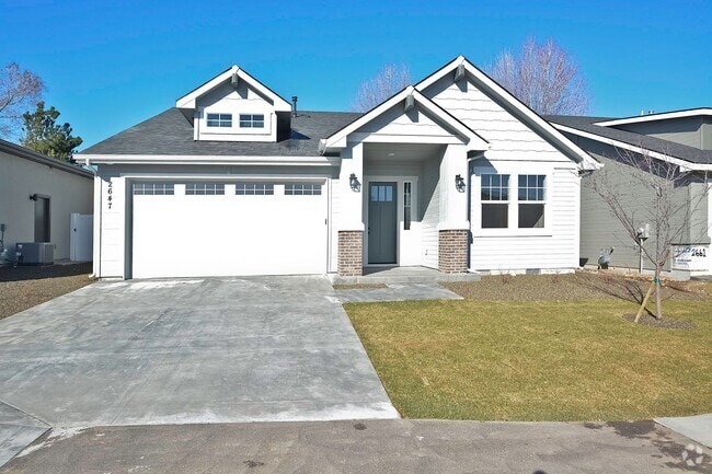 Building Photo - Centrally Located 3 Bedroom 2 Bathroom Home