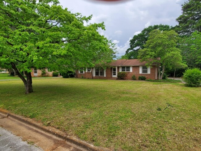 Building Photo - 6208 Stratford Ct NW