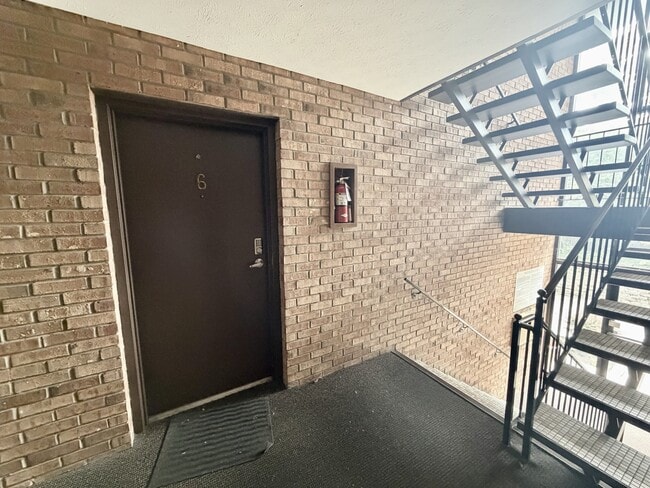 Photo - 518 Riddle Rd