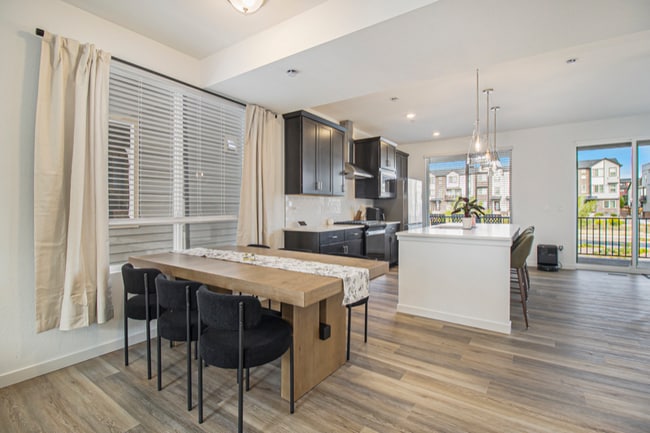 Photo - 1753 Peak Lp