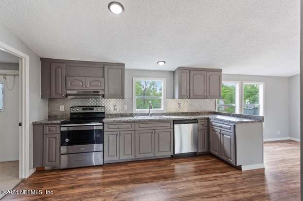 Photo - 207 Himalayan St