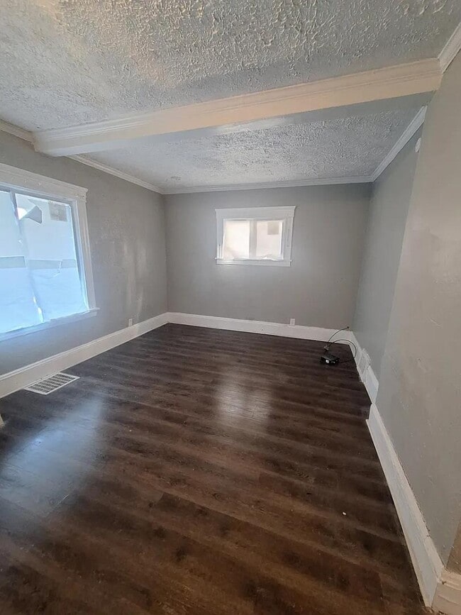 Photo - 2355 E 86th St