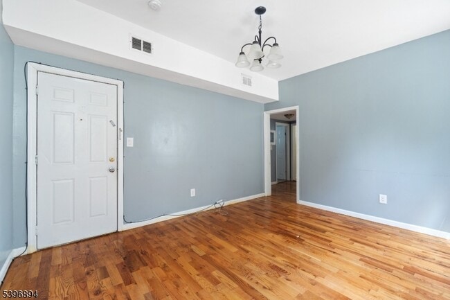 Building Photo - 14 Treacy Ave