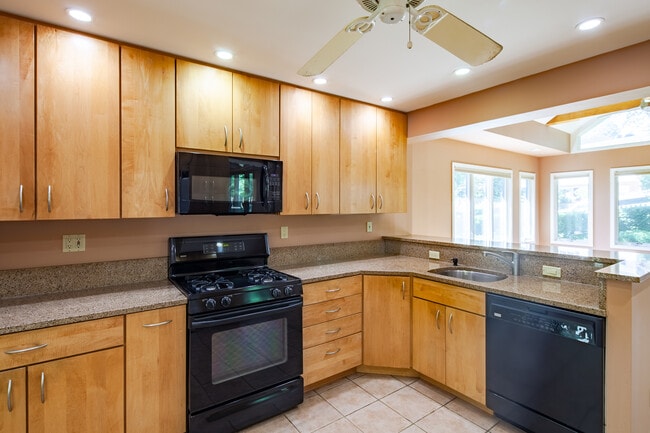 Photo - 3920 N Woodstock St