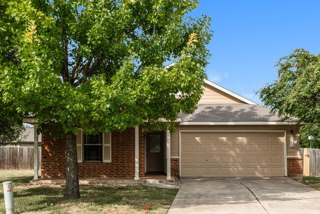 Building Photo - 102 Creek Ledge Dr