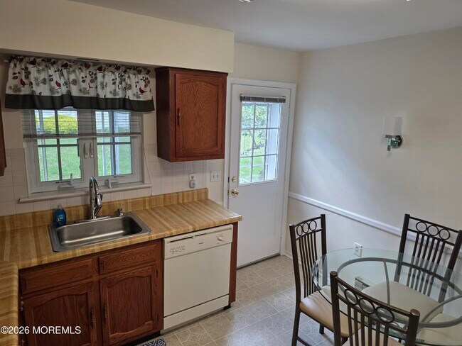 Photo - 40 Birchwood Dr
