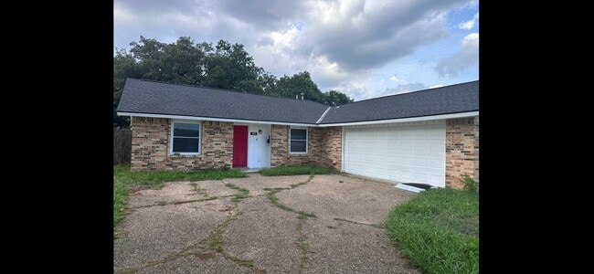 Photo - 1017 Heritage Dr