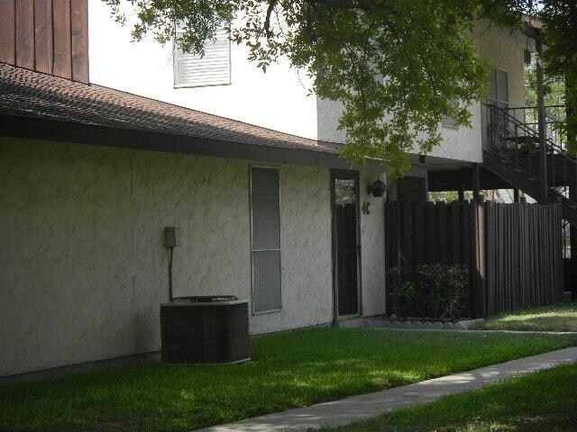 Photo - 100 Royal Way Dr