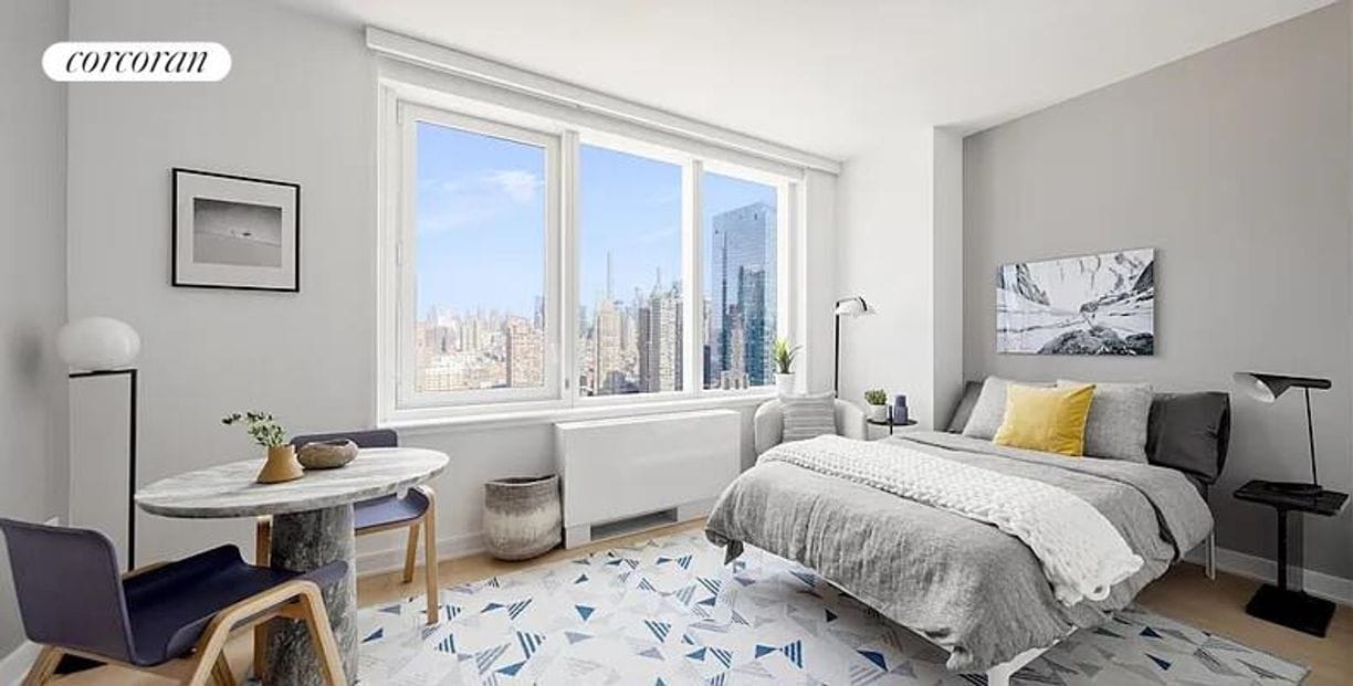 Photo - 555 W 38th St