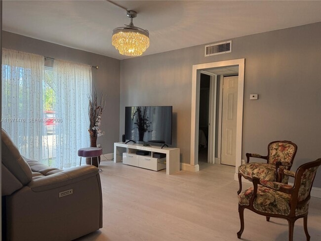 Building Photo - 5270 NE 6th Ave Unit E29