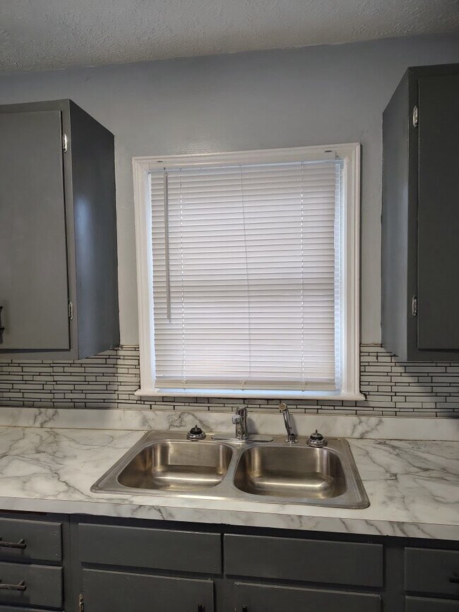 Photo - 1709 B St Unit 2