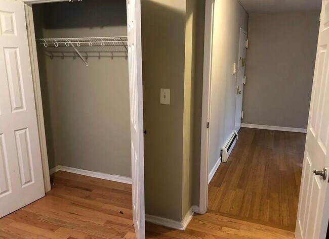 Photo - 1027 Halsey St Unit 3
