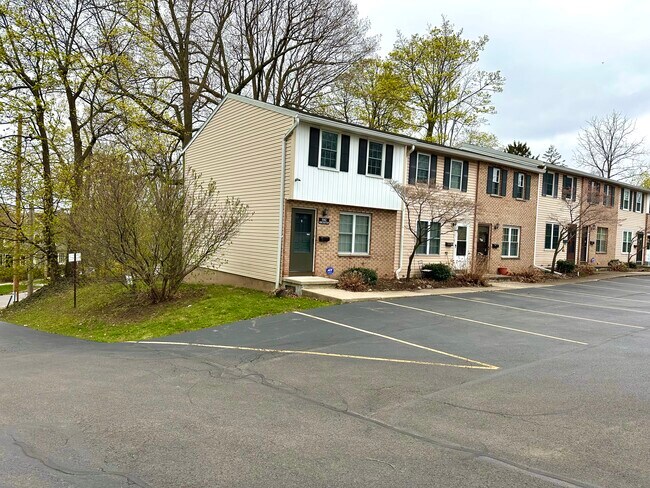 Walking distance to U of R and Highland Park - 1082H Mount Hope Ave Unit 47