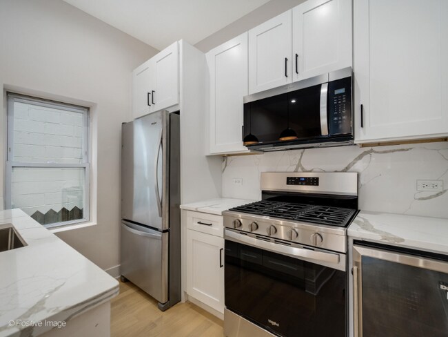 Photo - 2142 N Maplewood Ave Unit 1F