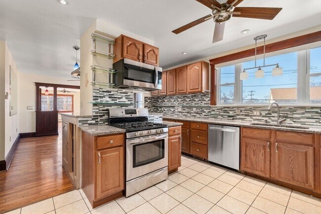 Building Photo - 338 Riverside Ave Unit 2 Rental