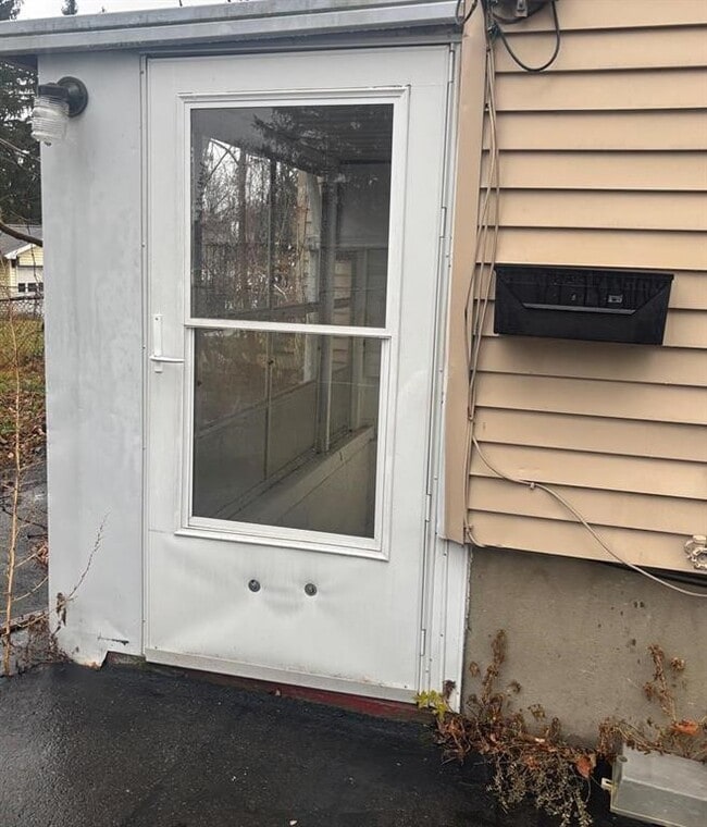 Building Photo - 216 1st St Rental