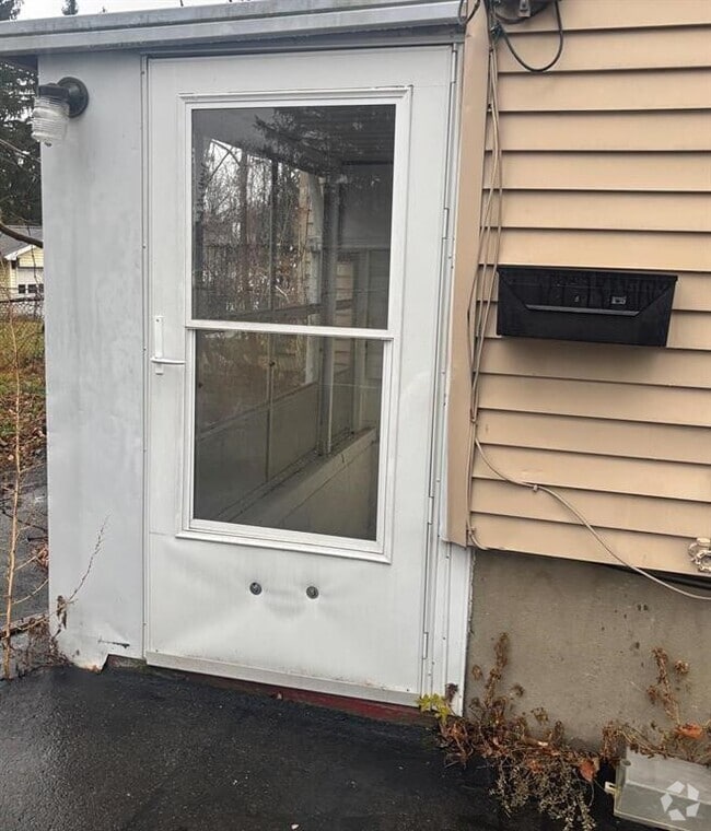 Building Photo - 216 1st St Rental