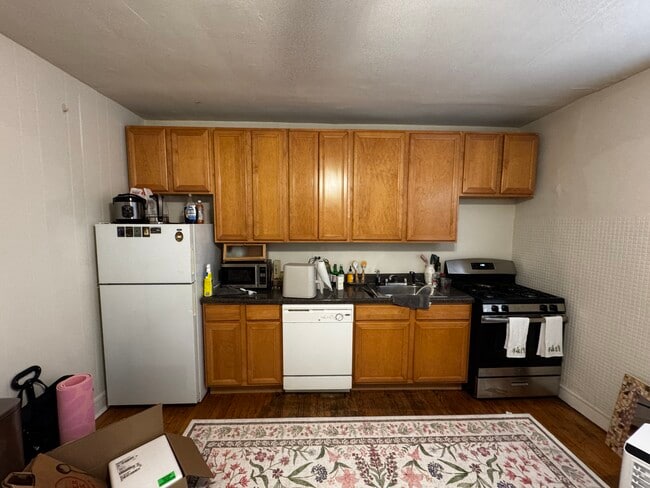 Building Photo - 2126 N Dayton St Rental