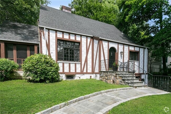 Building Photo - 1191 Post Rd Rental