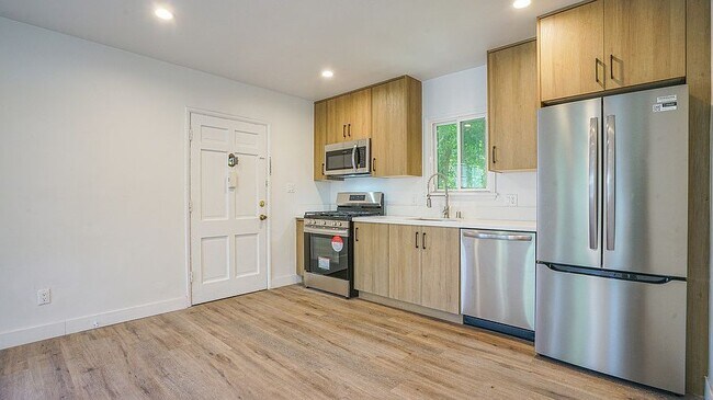6112 Saturn St Unit 1/4