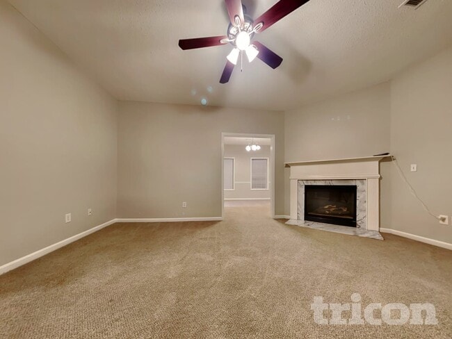 Photo - 5774 Broadleaf Way