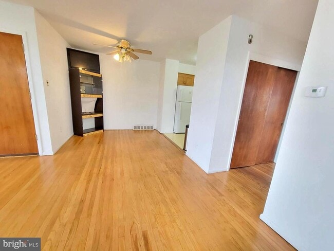 Photo - 628 W Providence Rd