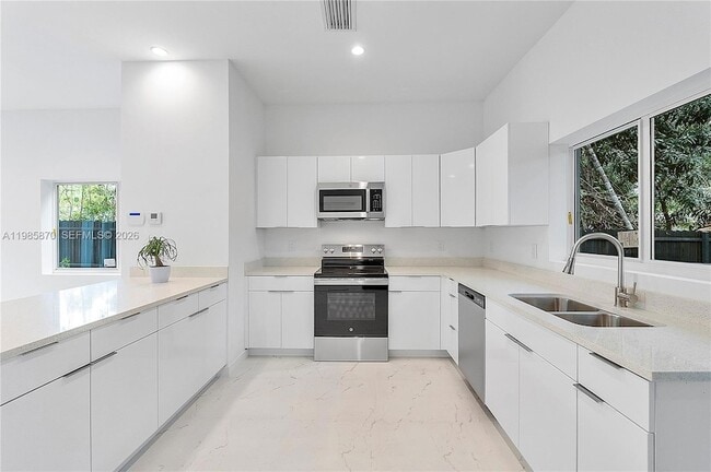 Photo - 5433 NW 5th Ave Unit 5433