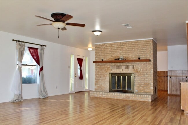 Photo - 218 Smith St