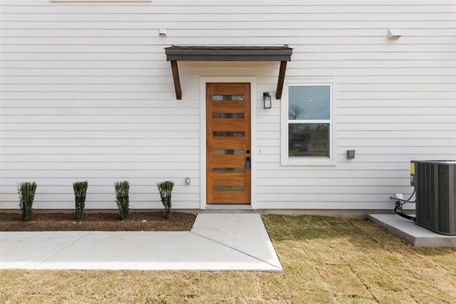 Photo - 302 East Dr