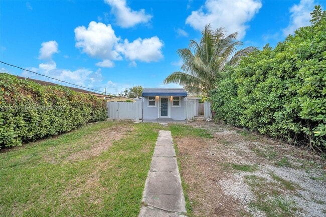 Building Photo - 2372 NW 34th St Rental