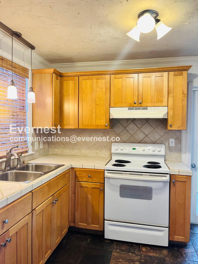 Photo - 454 Bowling Ave