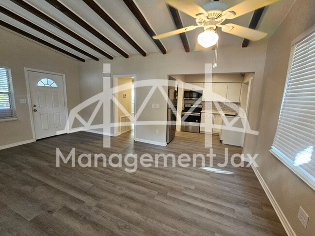 Photo - 5201 Janice Cir S