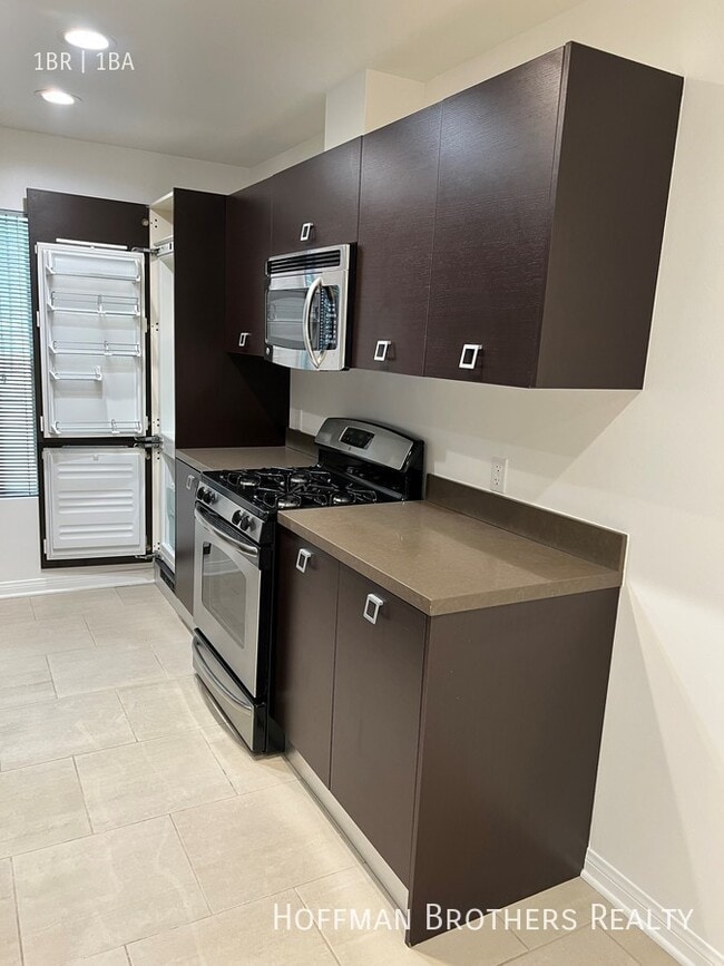 Photo - 1418 N Poinsettia Pl Unit 6