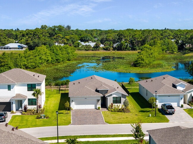 Building Photo - 5892 SE Sky Blue Cir Rental