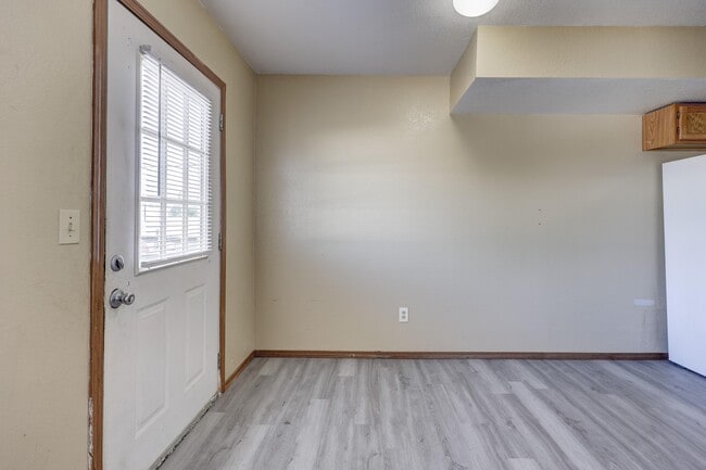 Photo - 627 S Walker St