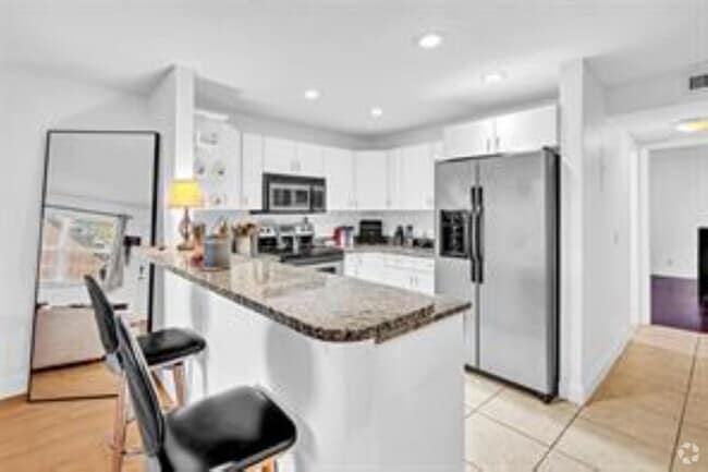 Building Photo - 2715 NE 49th St Unit 102 Rental
