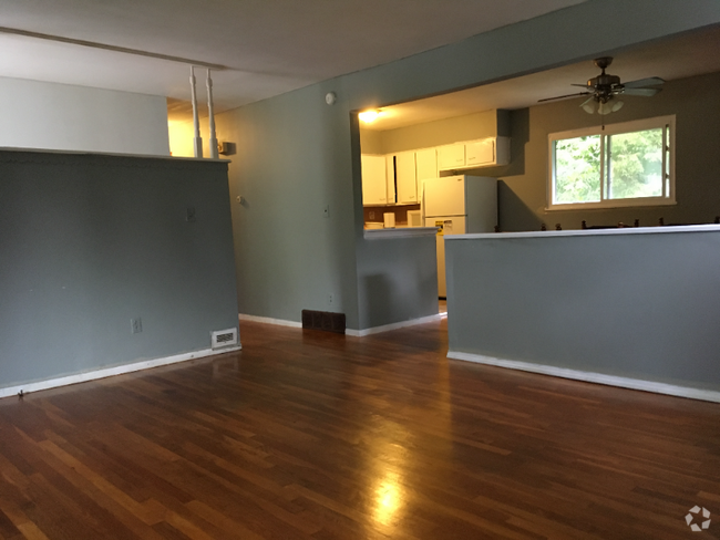 Building Photo - 467 Ballyclare Terrace Rental