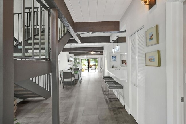 Photo - 700 E Coco Plum Cir