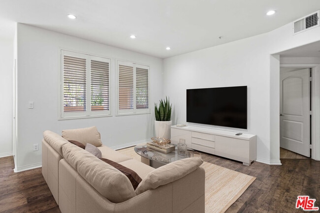 Building Photo - 360 W Ave 26 Unit 126 Rental