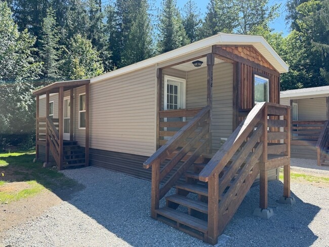 Building Photo - 2 Bedroom 2 Bath Home with Off Street Parking Available in Sagle!