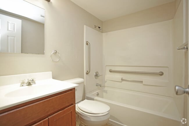 3BR, 1.5BA - 1100 SF