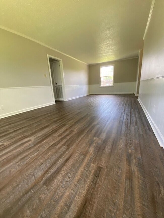 Photo - 725 Overton Dr