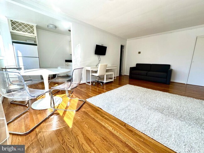 Photo - 5112 MacArthur Blvd NW Unit 201